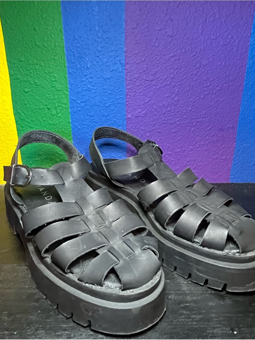 Black fisherman sandals
